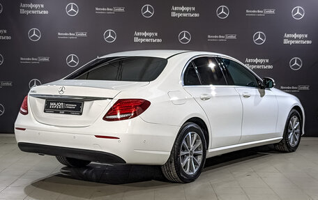 Mercedes-Benz E-Класс, 2019 год, 3 050 000 рублей, 5 фотография