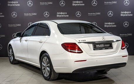 Mercedes-Benz E-Класс, 2019 год, 3 050 000 рублей, 7 фотография