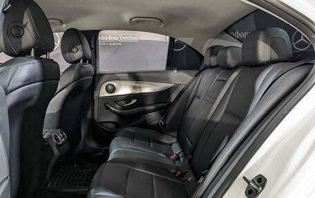 Mercedes-Benz E-Класс, 2019 год, 3 050 000 рублей, 18 фотография
