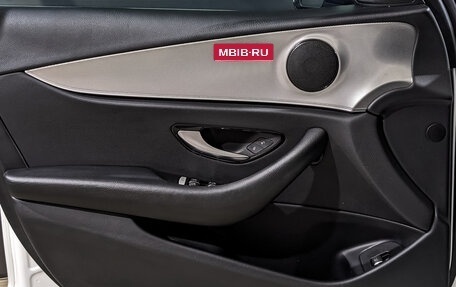 Mercedes-Benz E-Класс, 2019 год, 3 050 000 рублей, 19 фотография