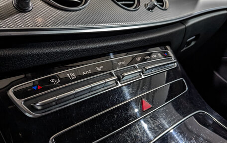 Mercedes-Benz E-Класс, 2019 год, 3 050 000 рублей, 21 фотография