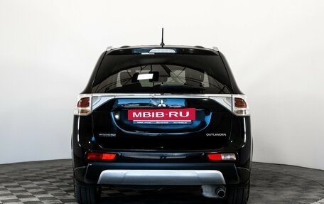 Mitsubishi Outlander III рестайлинг 3, 2014 год, 1 199 000 рублей, 6 фотография