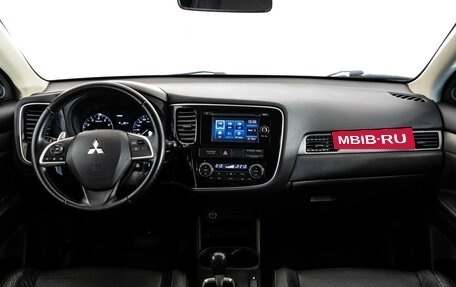 Mitsubishi Outlander III рестайлинг 3, 2014 год, 1 199 000 рублей, 10 фотография