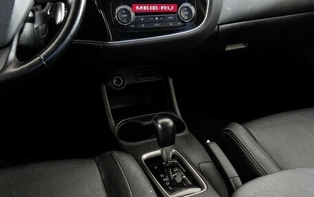 Mitsubishi Outlander III рестайлинг 3, 2014 год, 1 199 000 рублей, 14 фотография