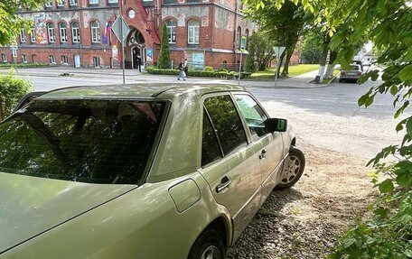 Mercedes-Benz E-Класс, 1993 год, 260 000 рублей, 1 фотография