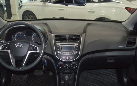 Hyundai Solaris II рестайлинг, 2015 год, 899 000 рублей, 24 фотография