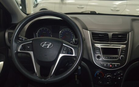 Hyundai Solaris II рестайлинг, 2015 год, 899 000 рублей, 31 фотография