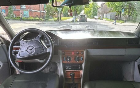 Mercedes-Benz E-Класс, 1993 год, 260 000 рублей, 2 фотография