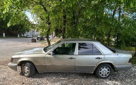 Mercedes-Benz E-Класс, 1993 год, 260 000 рублей, 5 фотография