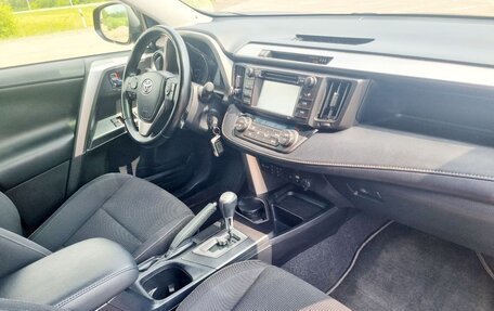 Toyota RAV4, 2015 год, 2 315 000 рублей, 9 фотография