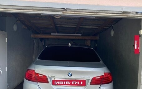 BMW 5 серия, 2013 год, 1 800 000 рублей, 32 фотография