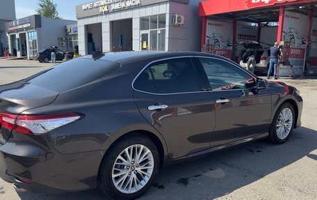 Toyota Camry, 2020 год, 2 700 000 рублей, 3 фотография