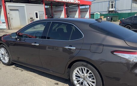 Toyota Camry, 2020 год, 2 700 000 рублей, 4 фотография