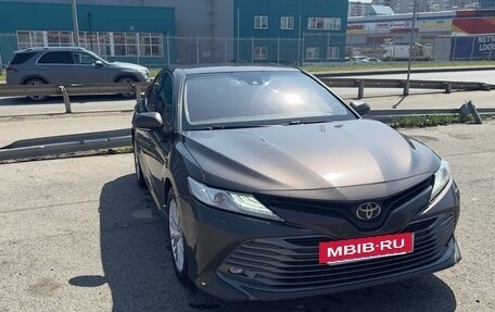 Toyota Camry, 2020 год, 2 700 000 рублей, 2 фотография
