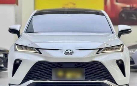 Toyota Venza, 2024 год, 3 000 000 рублей, 2 фотография
