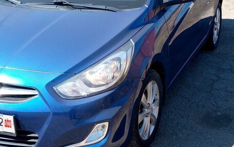 Hyundai Solaris II рестайлинг, 2011 год, 800 000 рублей, 4 фотография