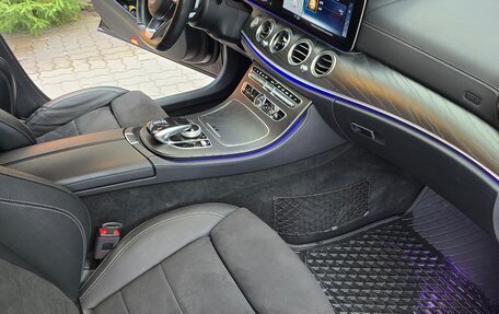 Mercedes-Benz E-Класс, 2018 год, 3 300 000 рублей, 15 фотография