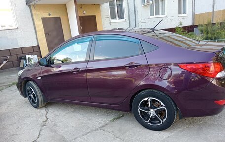 Hyundai Solaris II рестайлинг, 2012 год, 730 000 рублей, 2 фотография