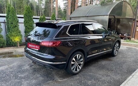 Volkswagen Touareg III, 2018 год, 3 900 000 рублей, 4 фотография