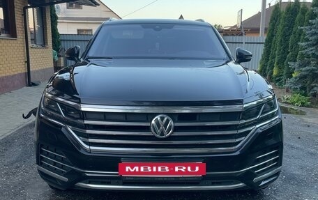 Volkswagen Touareg III, 2018 год, 3 900 000 рублей, 2 фотография