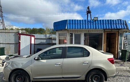Renault Logan II, 2017 год, 850 000 рублей, 4 фотография