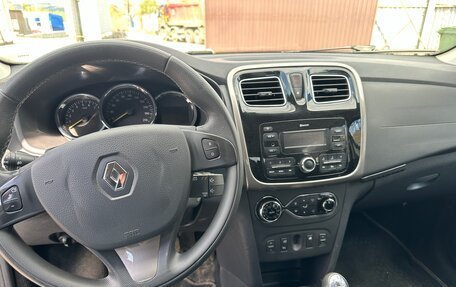 Renault Logan II, 2017 год, 850 000 рублей, 6 фотография