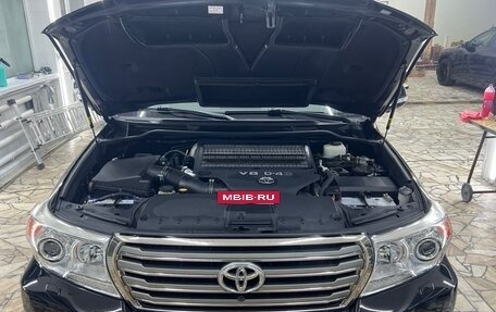 Toyota Land Cruiser 200, 2013 год, 4 070 000 рублей, 2 фотография