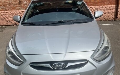 Hyundai Solaris II рестайлинг, 2013 год, 720 000 рублей, 1 фотография