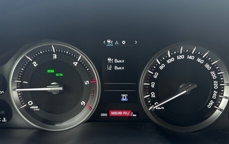 Toyota Land Cruiser 200, 2016 год, 6 800 000 рублей, 7 фотография