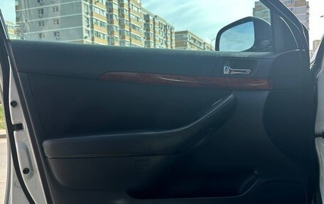 Toyota Avensis III рестайлинг, 2003 год, 750 000 рублей, 9 фотография
