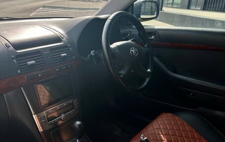 Toyota Avensis III рестайлинг, 2003 год, 750 000 рублей, 14 фотография