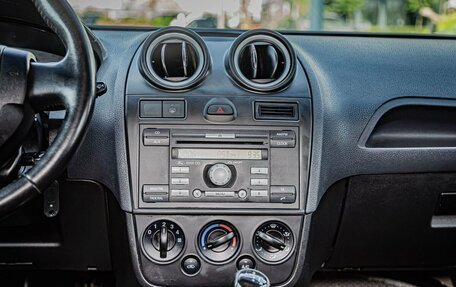 Ford Fiesta, 2006 год, 350 000 рублей, 17 фотография