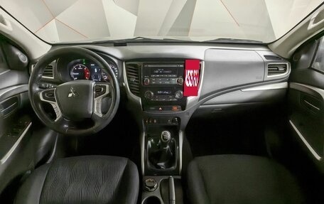 Mitsubishi Pajero Sport III рестайлинг, 2019 год, 2 198 000 рублей, 10 фотография