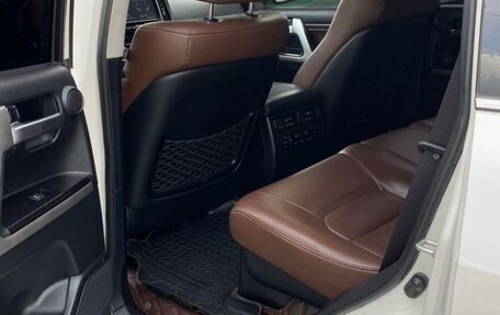 Toyota Land Cruiser 200, 2016 год, 5 000 000 рублей, 6 фотография