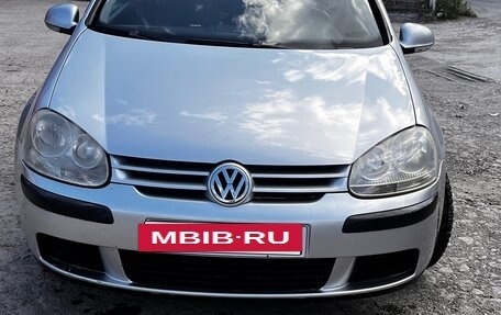 Volkswagen Golf V, 2004 год, 620 000 рублей, 2 фотография