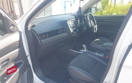 Mitsubishi Outlander III рестайлинг 3, 2017 год, 2 300 000 рублей, 8 фотография