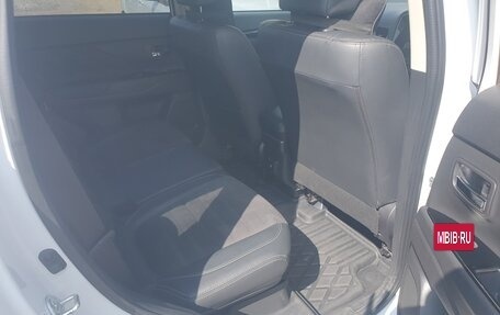 Mitsubishi Outlander III рестайлинг 3, 2017 год, 2 300 000 рублей, 4 фотография