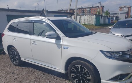 Mitsubishi Outlander III рестайлинг 3, 2017 год, 2 300 000 рублей, 12 фотография