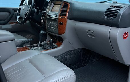 Toyota Land Cruiser 100 рестайлинг 2, 2003 год, 2 350 000 рублей, 22 фотография