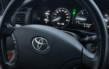 Toyota Land Cruiser 100 рестайлинг 2, 2003 год, 2 350 000 рублей, 31 фотография