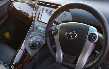 Toyota Prius, 2011 год, 1 040 000 рублей, 3 фотография