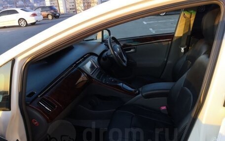 Toyota Prius, 2011 год, 1 040 000 рублей, 4 фотография