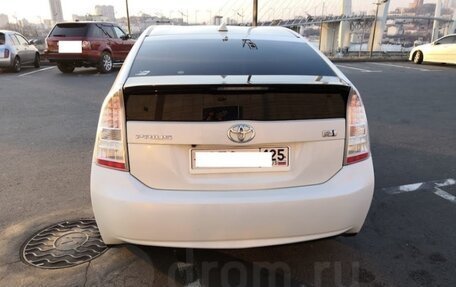 Toyota Prius, 2011 год, 1 040 000 рублей, 2 фотография