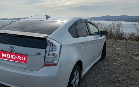 Toyota Prius, 2011 год, 1 040 000 рублей, 8 фотография