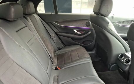 Mercedes-Benz E-Класс, 2021 год, 4 000 000 рублей, 21 фотография