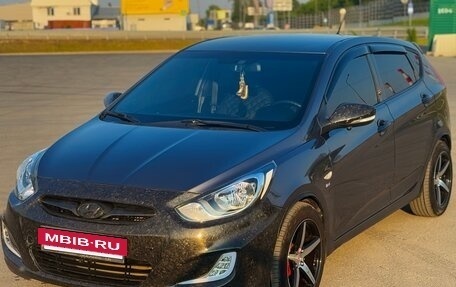 Hyundai Solaris II рестайлинг, 2014 год, 2 490 000 рублей, 2 фотография
