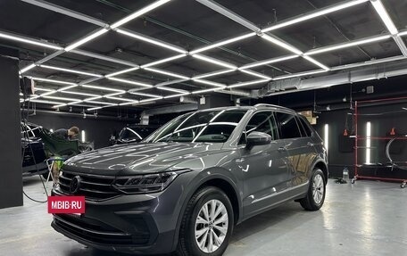 Volkswagen Tiguan II, 2021 год, 3 170 000 рублей, 3 фотография