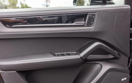 Porsche Cayenne III, 2024 год, 22 350 000 рублей, 28 фотография