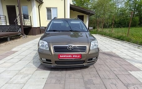 Toyota Avensis III рестайлинг, 2004 год, 1 130 000 рублей, 1 фотография