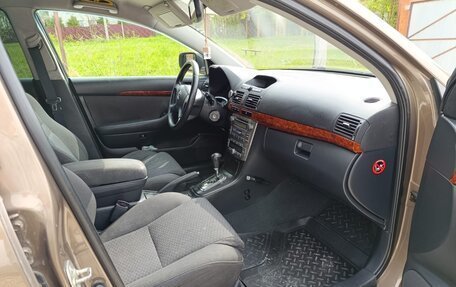 Toyota Avensis III рестайлинг, 2004 год, 1 130 000 рублей, 3 фотография